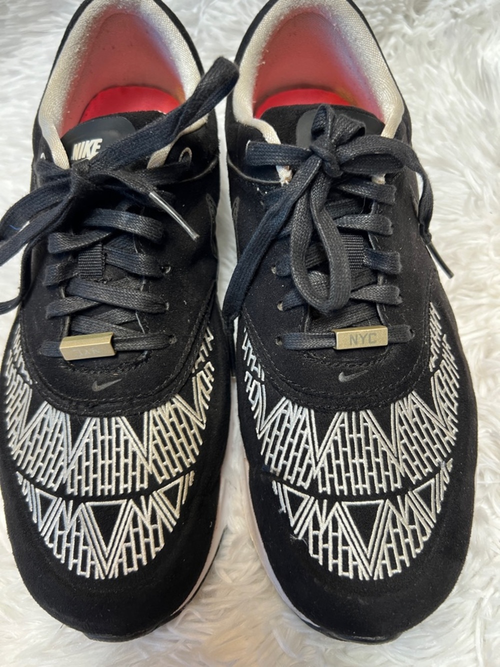 Nike Air Max Thea Suede NYC Sneakers RARE 8.5 - Picture 2 of 15